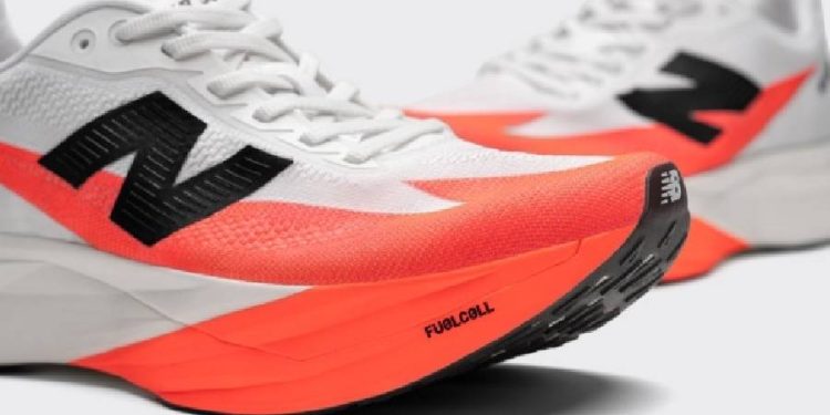 New Balance lanza FuelCell SuperComp Elite v5. D