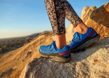 Deckers en ascenso: El poder de Hoka impulsa el crecimiento global