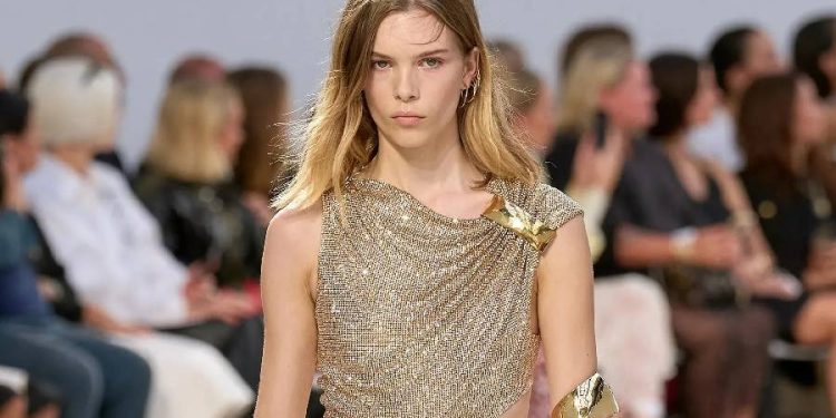 Diosa moderna: El poder de la elegancia divina