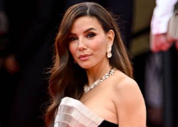 Eterna glamour: Eva Longoria deslumbra en Cannes con estilo vintage