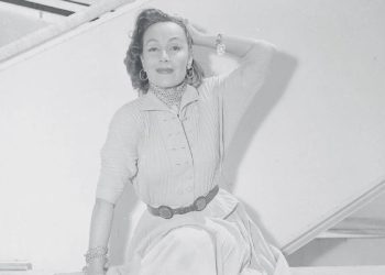 Eterno estilo: El vestido camisero de Dolores del Río Reinas en 2025