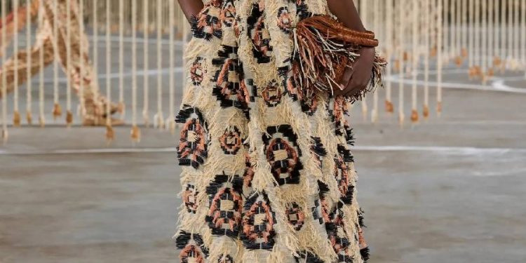 La falda bohemia y de lujo que conquistará tu primavera