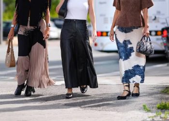 La revolución midi: el look que conquistó Sevilla en 2025