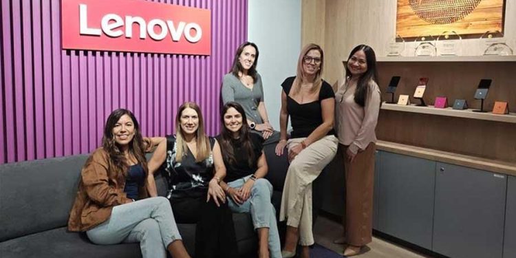 Lenovo Perú mujeres trabajadoras