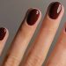 Marrón Espresso: La tendencia irresistible para uñas en verano