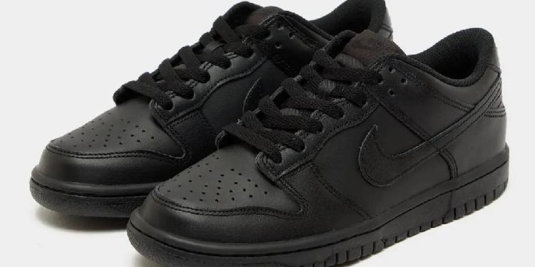 Las Nike Dunk Low “Triple Black” son las que te salvarán cualquier look incluso a último momento