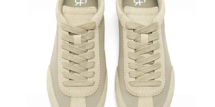 Parfois hace la competencia a Skechers con estas zapatillas para pies anchos y en varios colores