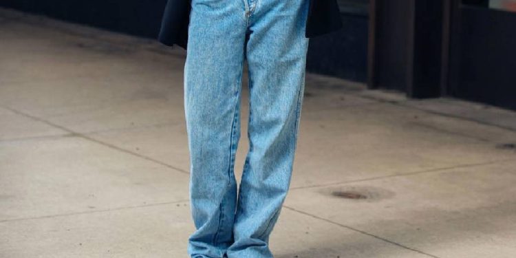 Revive el espíritu grunge: Los jeans holgados arrasan en 2025