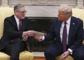 Trump firma histórico acuerdo comercial con Reino Unido