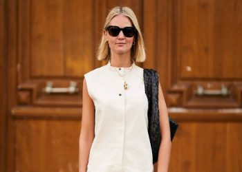 Verano 2025: Blusas sin mangas, un estilo fresco y sofisticado