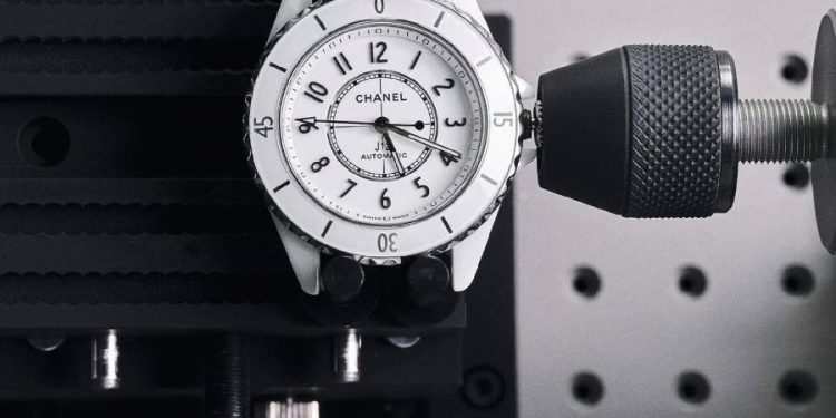 Así celebra Chanel el 25 aniversario de su reloj J12
