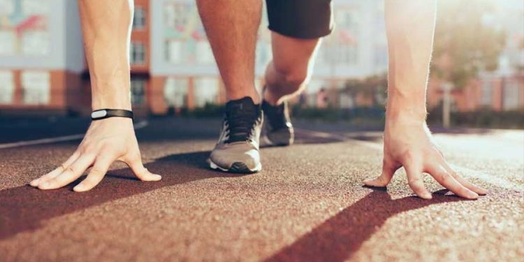 hombre atleta preparado para una carrera 5K