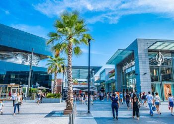 Retail en Francia: 2.000 aperturas previstas y 21 empresas en dificultades en 2025