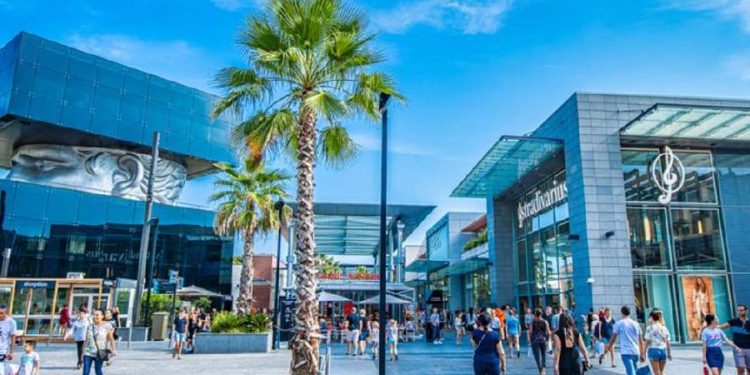 Retail en Francia: 2.000 aperturas previstas y 21 empresas en dificultades en 2025
