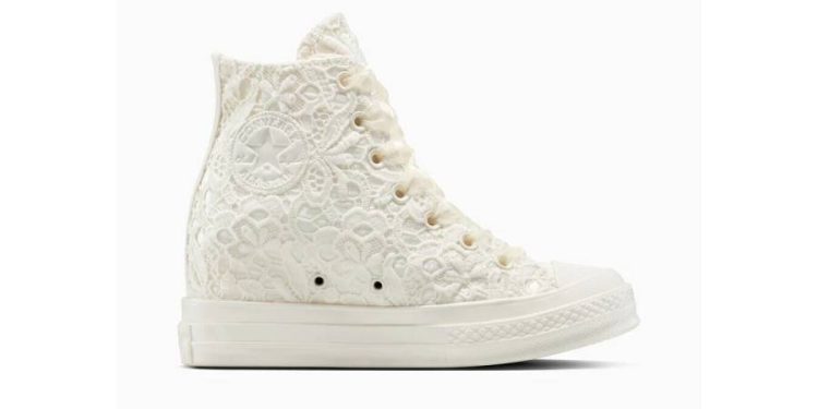 El secreto de la silueta perfecta: Converse con cuña oculta