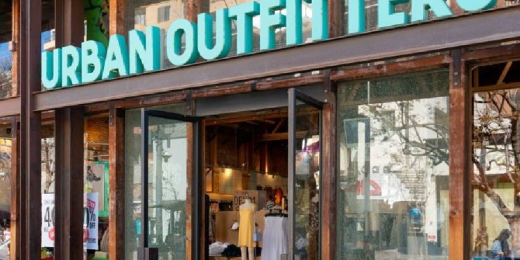 Crecimiento imparable: Urban Outfitters domina el mercado