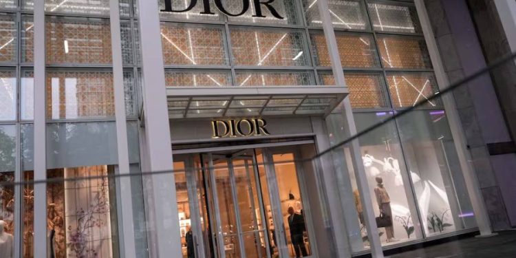Coach crece mientras LVMH y Kering pierden terreno: ¿Nueva era en el lujo?