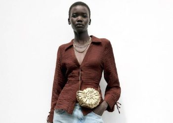 El bolso caracol de Zara que conquista verano 2025