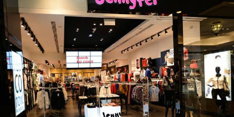 Jennyfer resurge: La reconfiguración de la moda juvenil en tiempos de crisis