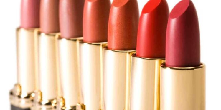 Labiales que rejuvenecen para mujeres +50 en invierno 2025