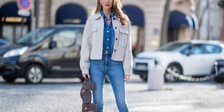 Lucir elegante y moderno con skinny jeans a los 40