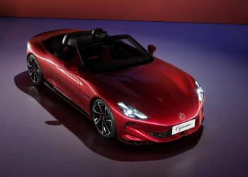 MG Motor pisa el acelerador: lanza híbrido, SUV familiar y primer convertible eléctrico en Chile