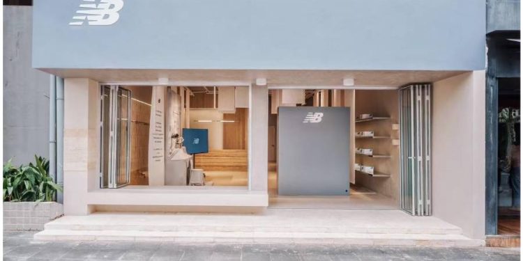 New Balance Shanghái Día Gris: innovación y arte en la cultura sneaker
