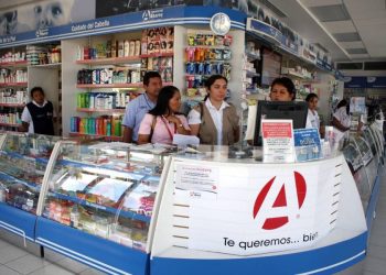 Farmacias del Ahorro se lanza al mercado de productos para mascotas