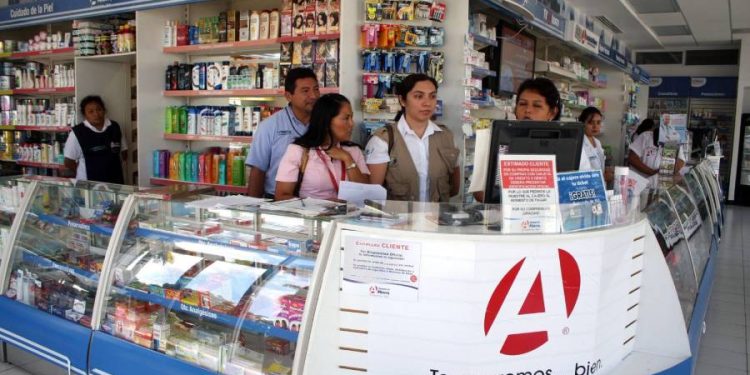 Farmacias del Ahorro se lanza al mercado de productos para mascotas