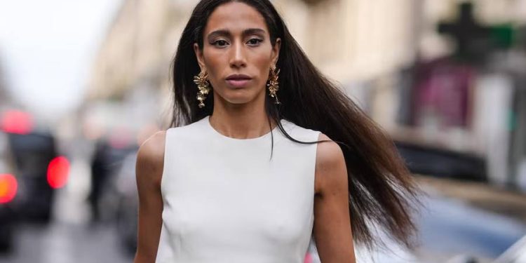 Vestido blanco Mango: La tendencia que favorece a las bajitas