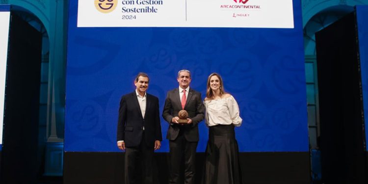 Arca Continental recibe premio Distintivo EGS 2024