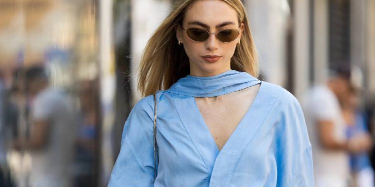 Azul hielo: La tendencia que conquista el verano