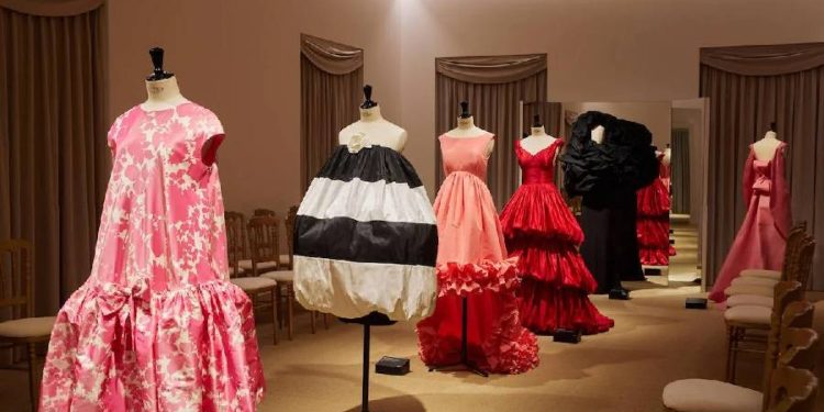 Balenciaga revoluciona con ropa que se regenera