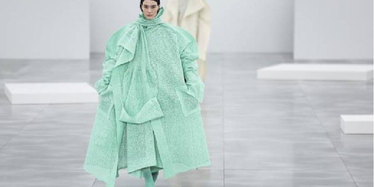 Camper se reinventa: Lujo y vanguardia con Issey Miyake
