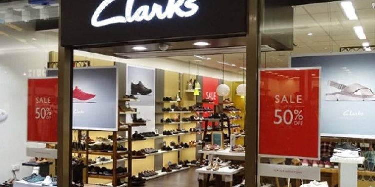 Clark’s enfrenta su mayor reto: recortes y pérdidas en plena transformación