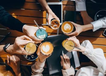 El nuevo ritual de las marcas: Coffee parties y la conexión genuina en la era digital
