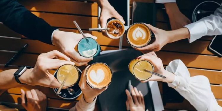 El nuevo ritual de las marcas: Coffee parties y la conexión genuina en la era digital