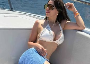 Emma Coronel revoluciona el verano con bikinis y faldas largas
