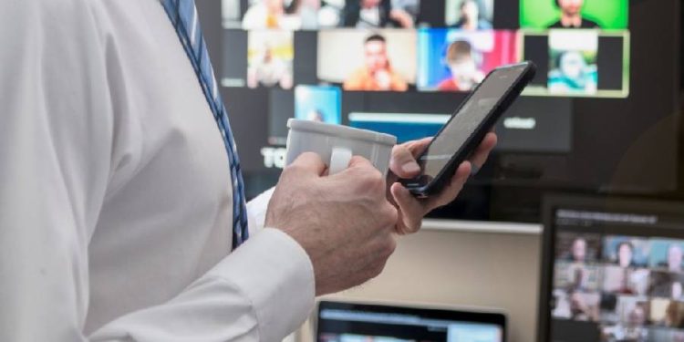 Entre el Burnout y el FOMO: La paradoja de la sobrecarga en la era digital