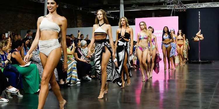 Florencia conquista el mundo del beachwear