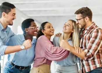 Grupo o equipo de trabajo feliz recursos humanos