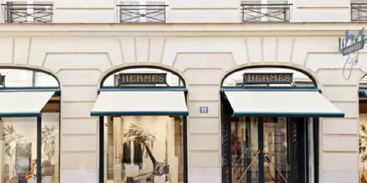 Hermès refuerza su imperio de lujo con expansión industrial