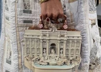 Icono de Roma en lujo: El bolso que celebra la Fontana di Trevi