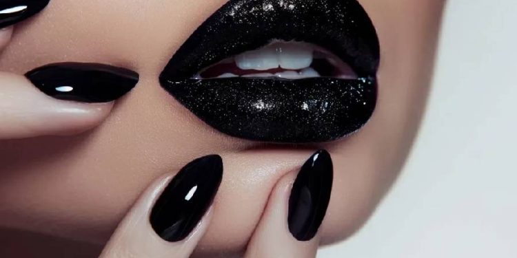 Labios negros: La tendencia más audaz y sofisticada