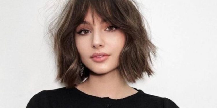 Rejuvenece tu look con el corte Midi Flick