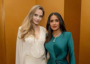 Salma Hayek conquista Veracruz con estilo y confianza