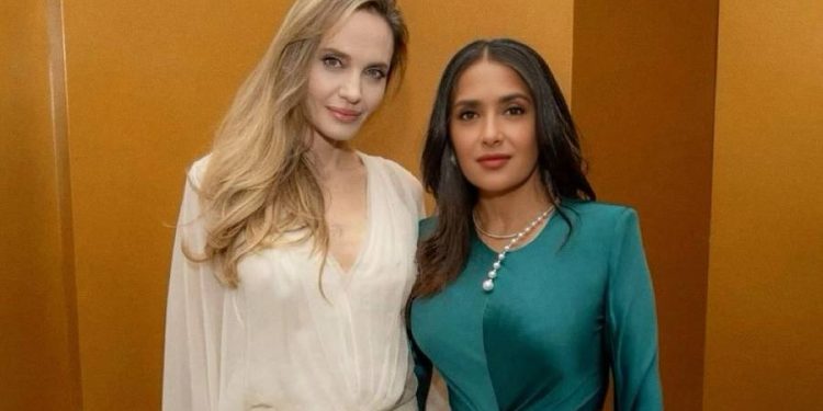 Salma Hayek conquista Veracruz con estilo y confianza
