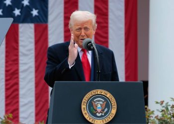 Trump amenaza con aranceles masivos a más de 150 países
