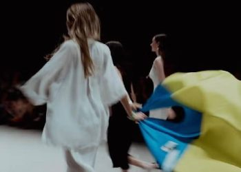 Ukrainian Fashion Week 2025 resiste con creatividad y resiliencia