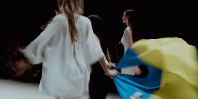 Ukrainian Fashion Week 2025 resiste con creatividad y resiliencia